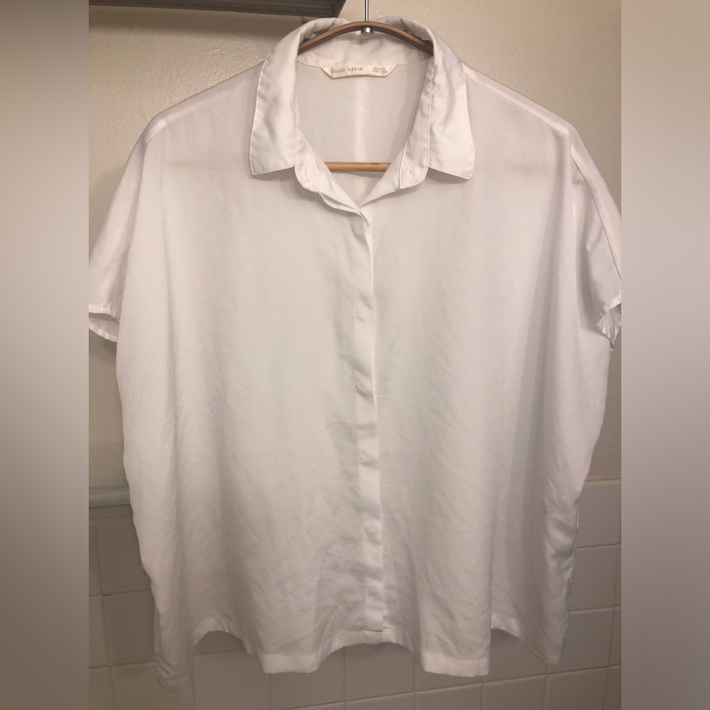 Classic White shirt, loose fit. Size XS-S